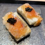 鮨松榮 - 鮭児燻製 キャビア添え