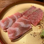 焼うお いし川 - おまかせコース
      厳選焼きうお7種+お椀、うにいくら丼 15200円
      《2品目》焼うお2種「特上カルビ」