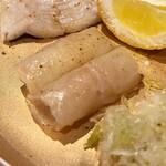 焼うお いし川 - おまかせコース
      厳選焼きうお7種+お椀、うにいくら丼 15200円
      《4品目》つぶ貝葱塩　天然とらふぐ葱塩