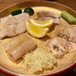 焼うお いし川 - おまかせコース
      厳選焼きうお7種+お椀、うにいくら丼 15200円
      《4品目》つぶ貝葱塩　天然とらふぐ葱塩
      《5品目》のどぐろ　ジャンボ穴子