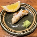 焼うお いし川 - おまかせコース
      厳選焼きうお7種+お椀、うにいくら丼 15200円
      《4品目》つぶ貝葱塩　天然とらふぐ葱塩