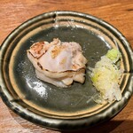 焼うお いし川 - おまかせコース
      厳選焼きうお7種+お椀、うにいくら丼 15200円
      《4品目》つぶ貝葱塩　天然とらふぐ葱塩