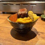 焼うお いし川 - おまかせコース
      厳選焼きうお7種+お椀、うにいくら丼 15200円
      《6品目》ウニいくら　厚切り炙りトロ丼