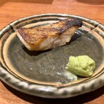 焼うお いし川 - おまかせコース
      厳選焼きうお7種+お椀、うにいくら丼 15200円
      《5品目》のどぐろ　ジャンボ穴子