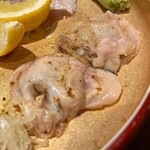 焼うお いし川 - おまかせコース
      厳選焼きうお7種+お椀、うにいくら丼 15200円
      《4品目》つぶ貝葱塩　天然とらふぐ葱塩