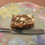 食堂 ろらんじゅ - カスベの煮凝り　様々な葡萄のお酒で