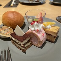 ブッフェアンドカフェ スロープサイドダイナー ザクロ - 
