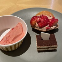 ブッフェアンドカフェ スロープサイドダイナー ザクロ - 