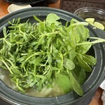 Bánh canh cá lóc Nồi Đất - 野菜をオンしちゃいます