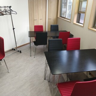 モダンでカジュアル。最大14名様まで可！貸切りスペース有