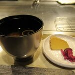 もと松 - 赤出汁、香の物