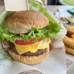 テディーズ ビガー バーガー - ベーコンチーズプレミアバーガー