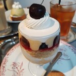 アトリエ ルル - ダークチェリーのパフェはもう終わってると思います