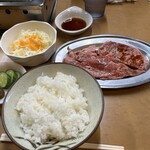 焼肉 幸 - ここにお味噌汁もつきます！！
