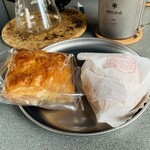 やない菓子舗 - 生カスタードパイ270円、クッキーシュー250円