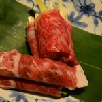 四万温泉 積善館 - 上州牛と上州豚にニラを巻いたしゃぶしゃぶ