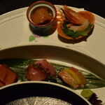 四万温泉 積善館 - お造り 本鮪、カンパチ、イワナ 上段は泡醤油とボタンエビ