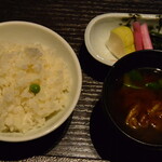 四万温泉 積善館 - 豆ごはんに赤だし、漬物