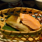 四万温泉 積善館 - アツアツに蒸したしゃけとかれい