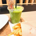 the 3rd Burger 八重洲地下街店 - ポテトとthe 3rdスムージー（小松菜）