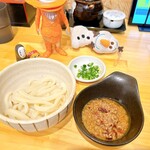 手打ちうどん 大蔵 - 辛麺を少しいただいてます