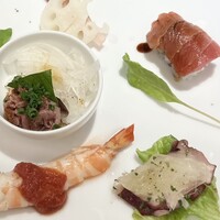 ステーキ割烹 四季 - 前菜　見た目もキレイで　一品一品が作り込まれていました　意外なお寿司が美味しかったです