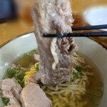 沖縄そば まるかみ - 軟骨ソーキが大きい(✽ ﾟдﾟ ✽)