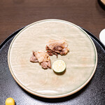 と村 - 猪豚の焼き