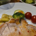 キッチン ブルー グローブ - 備え付け野菜のアップ