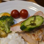 キッチン ブルー グローブ - お新香を乗せて