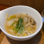 キッチン ブルー グローブ - 白菜スープのアップ