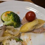 キッチン ブルー グローブ - 最後は茄子、トマトを乗せて