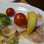 キッチン ブルー グローブ - トマト、茄子を乗せて