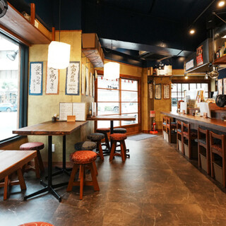 ゆったり寛げる広々空間◆ライブ感のあるカウンターなど完備