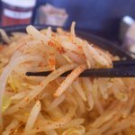 野菜が美味しい鶏豚ラーメン まる重 - 竹田の名水もやし。増し増し歓迎！！