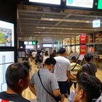 名物 万代そば - 2023年8月　8時の開店でざっと100人くらいかな～( ﾟДﾟ)