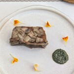 B6 - あいはれ農園さんの台湾ナス、楽れんこん農園さんレンコン、なかむら農園さんの青紫蘇、秋田県の福小町酒粕。という具合に生産者さんについて丁寧に説明してくれます