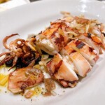 トトト - イカの下にはイカ墨のリゾットが