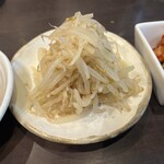 炭火焼肉 にく式 - ナムル