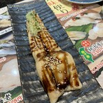 すし銚子丸 - 名物一本穴子（シャリ少なめ）です。