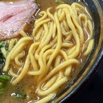 とらきち家 光 - 王道家の中太麺。