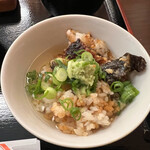 大観亭 - 出汁をかけたところ