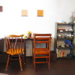 お茶とおやつ 和茶 - 学校の机席