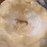 秀月堂 - 完熟バナナかき氷の中にはバナナ