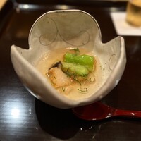 すず木 - ▪️鮑と揚げたトロ茄子、
                      とても柔らかい鮑の味、揚げたトロ茄子が美味しくジューシーで出汁の味が効いて良かったです。