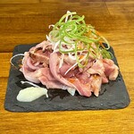 串焼キ カメチヨ・シャルボン - 鶏ももタタキ〜ゴマ油和え〜