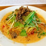 丸仙食堂 - ひき肉にナッツ、水菜、辛さは控えめです