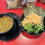 家系ラーメン たつ家 - 