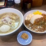 ヌードル＆スパイスカレー 今日の1番 - 朝限定セット ¥1,000-(玉子と梅干は店主からのサービス) カレーはシーフードカレー(サバ入)
