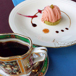 ろくさろん - ケーキセット。ブレンドと桜モンブラン